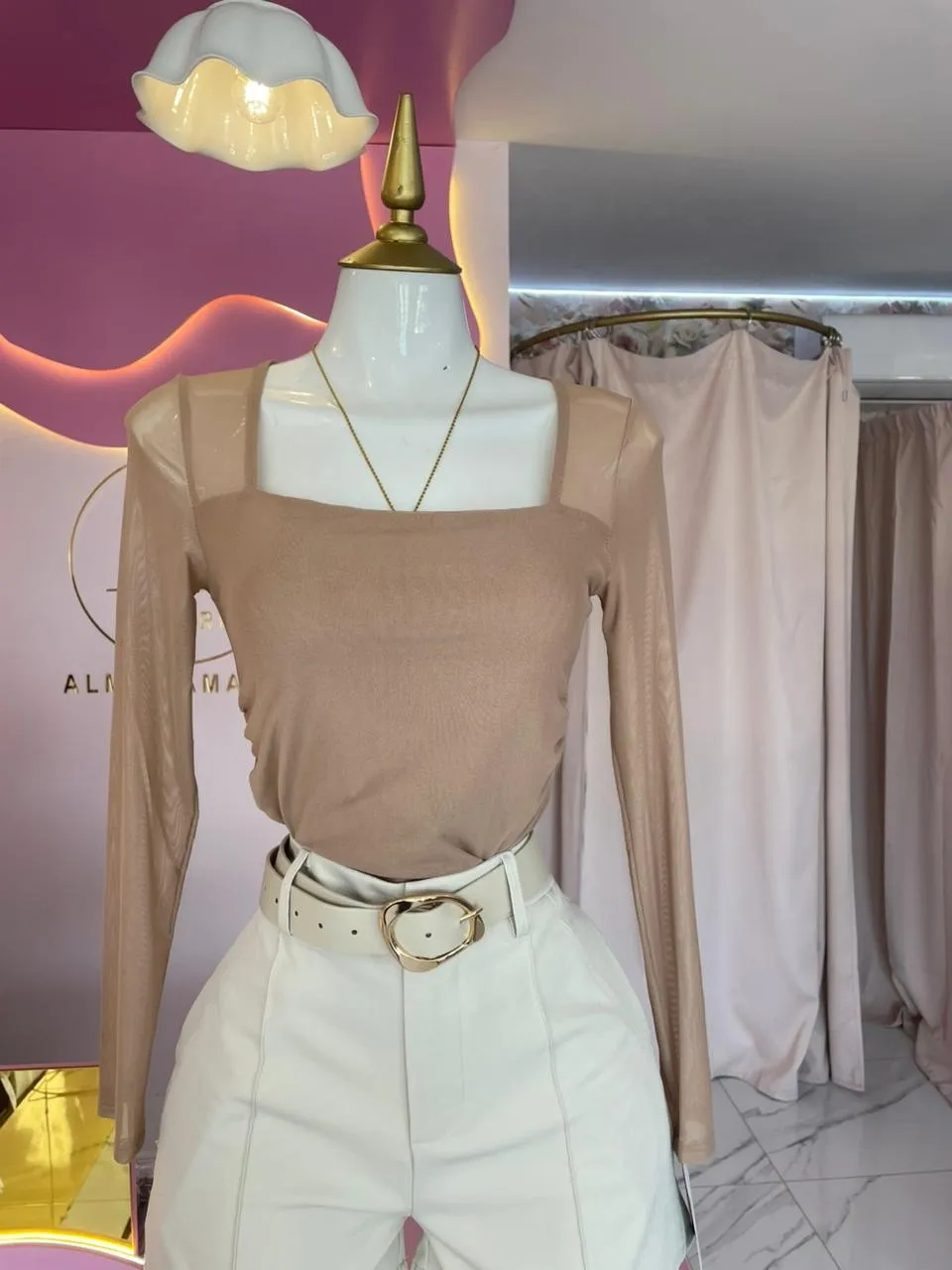 Blusa de transparencia en mangas