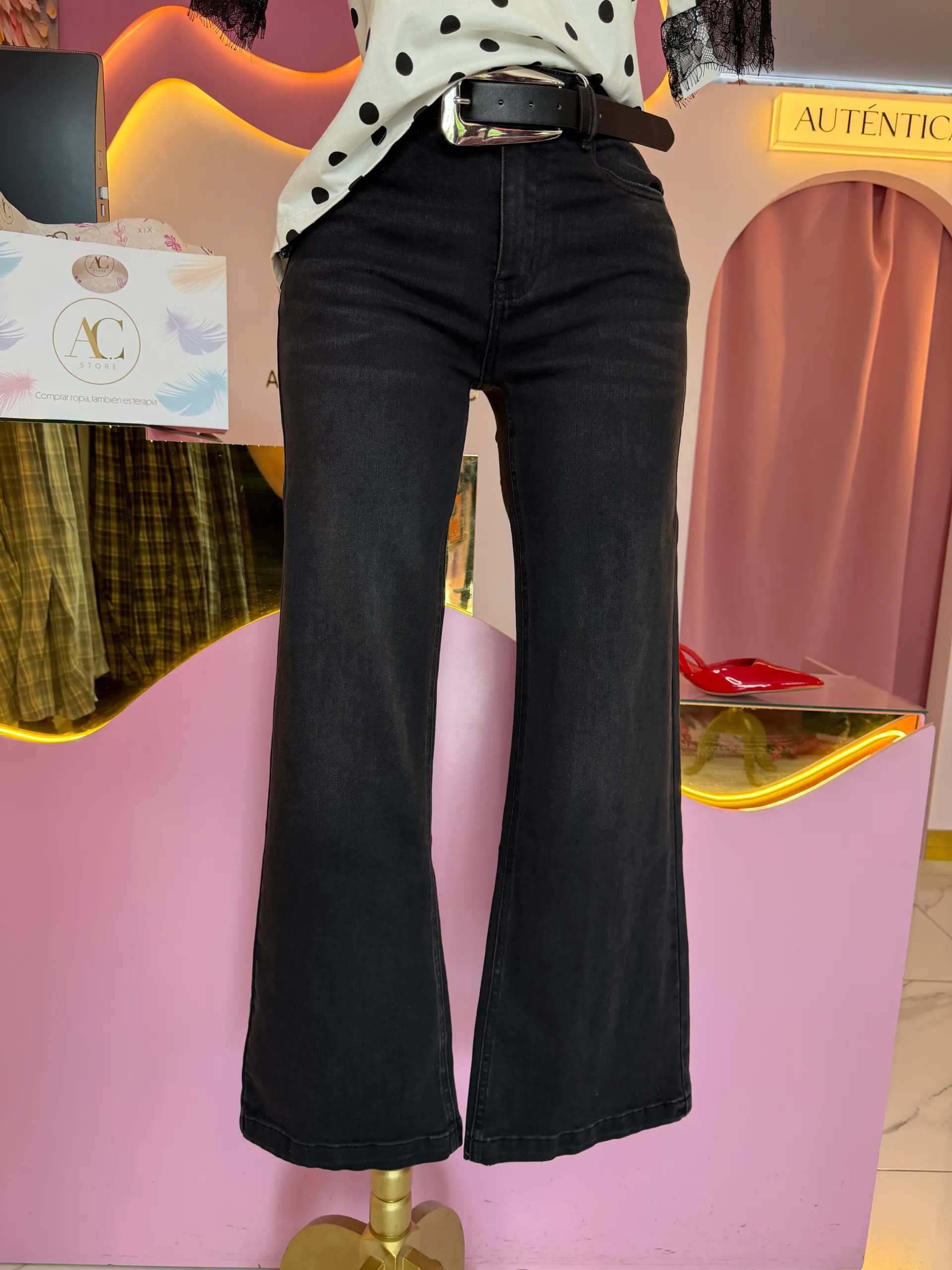 Pantalón con cinturón 