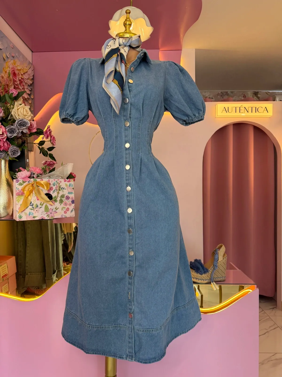 Vestido mezclilla midi con pinzas en cintura