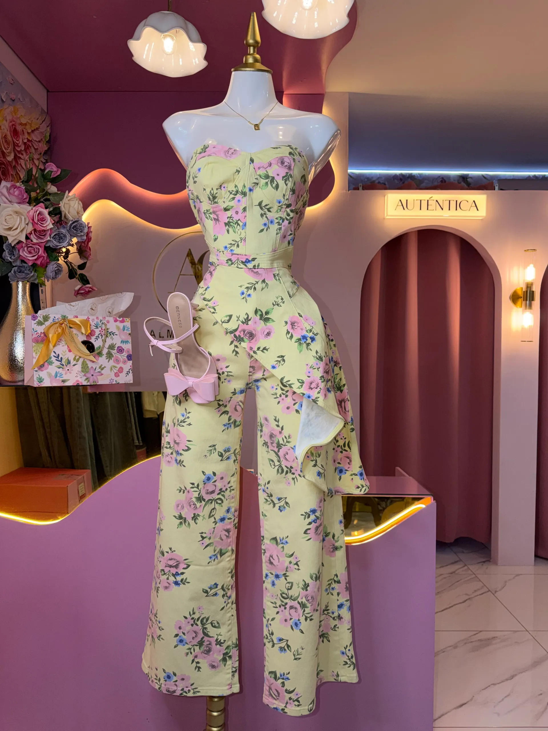 Conjunto estraple floral 