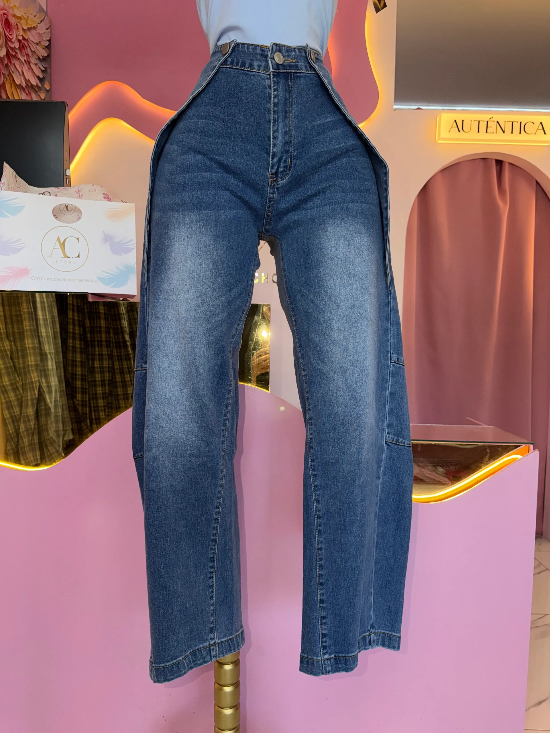 Pantalón de corte con doble diseño 