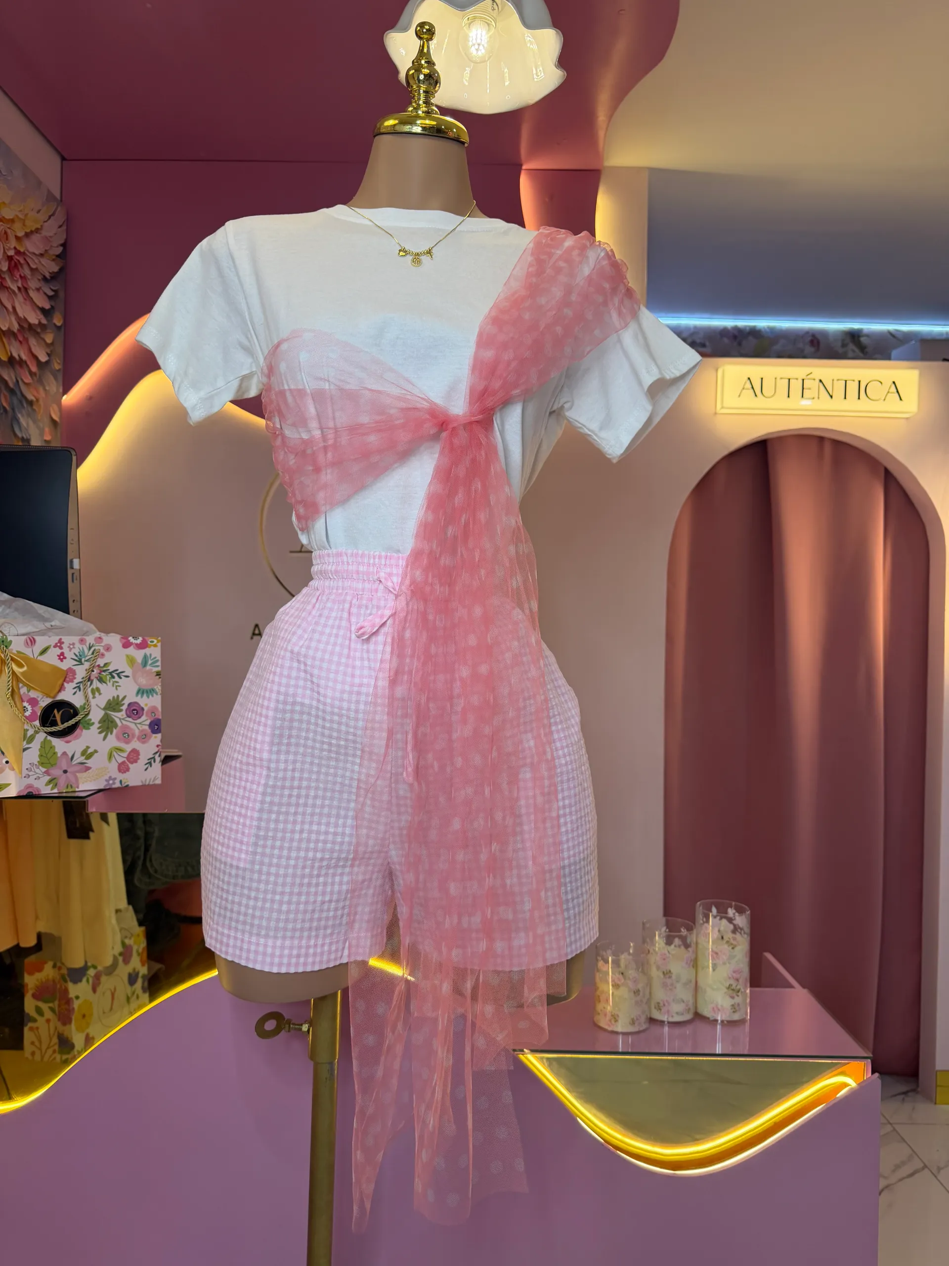 Blusa con detalle en polka 