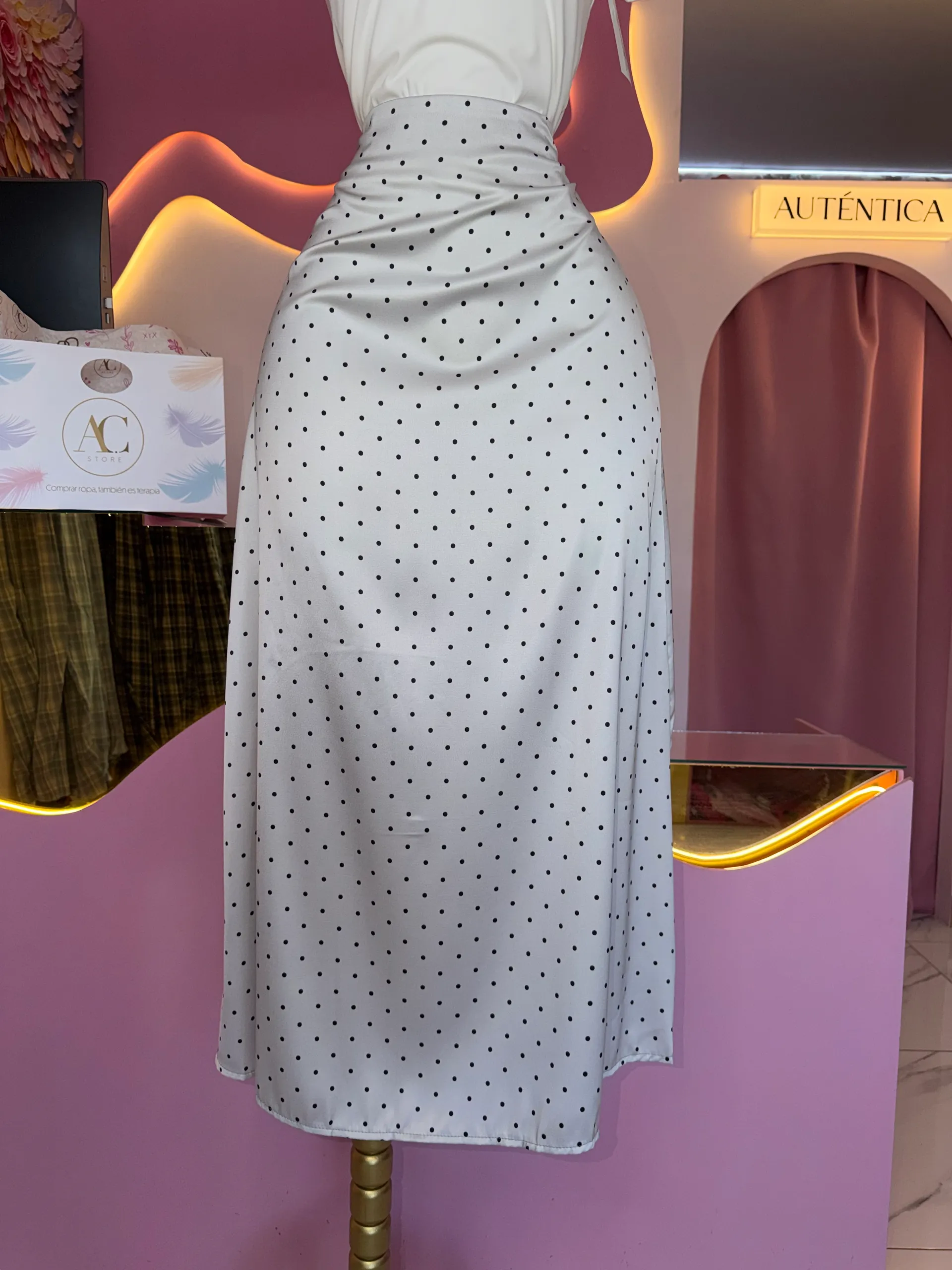 Falda satinada polka