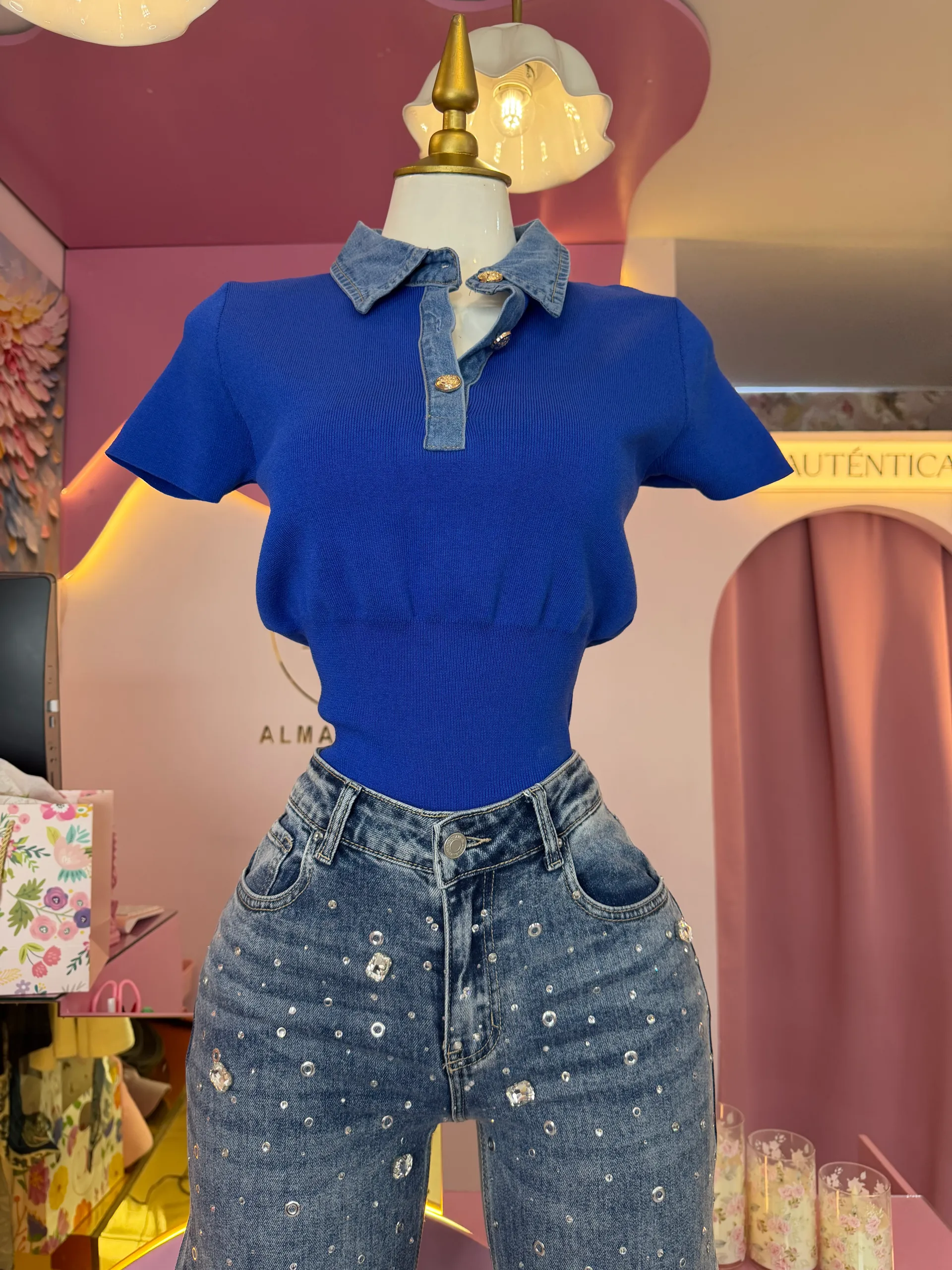 Blusa con cuello de mezclilla