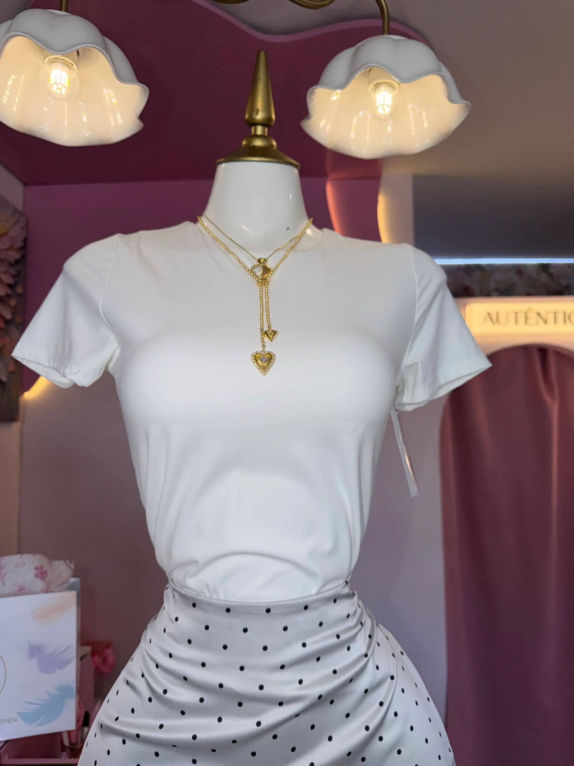 Blusa básica lisa.