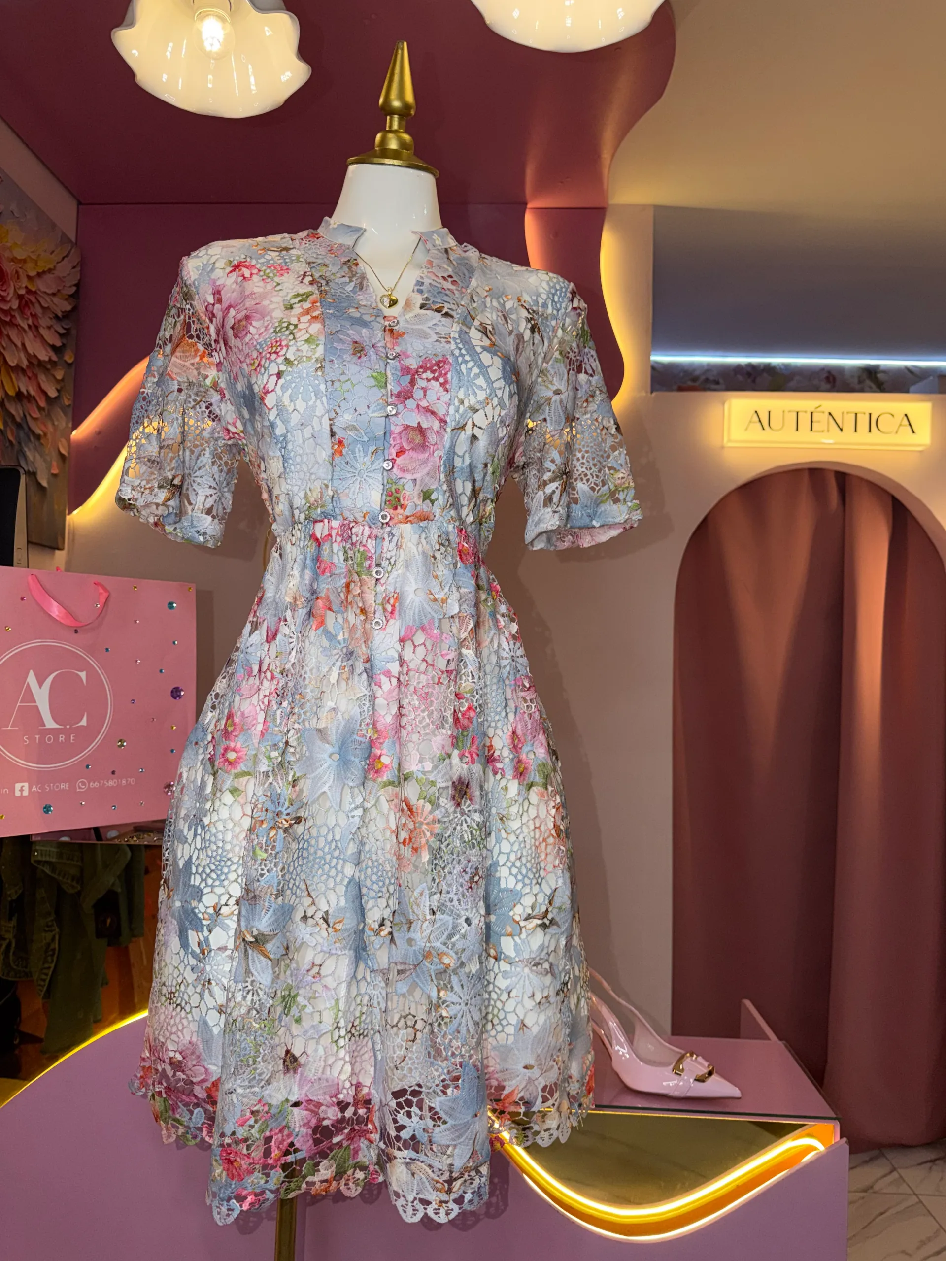 Vestido encaje floral 