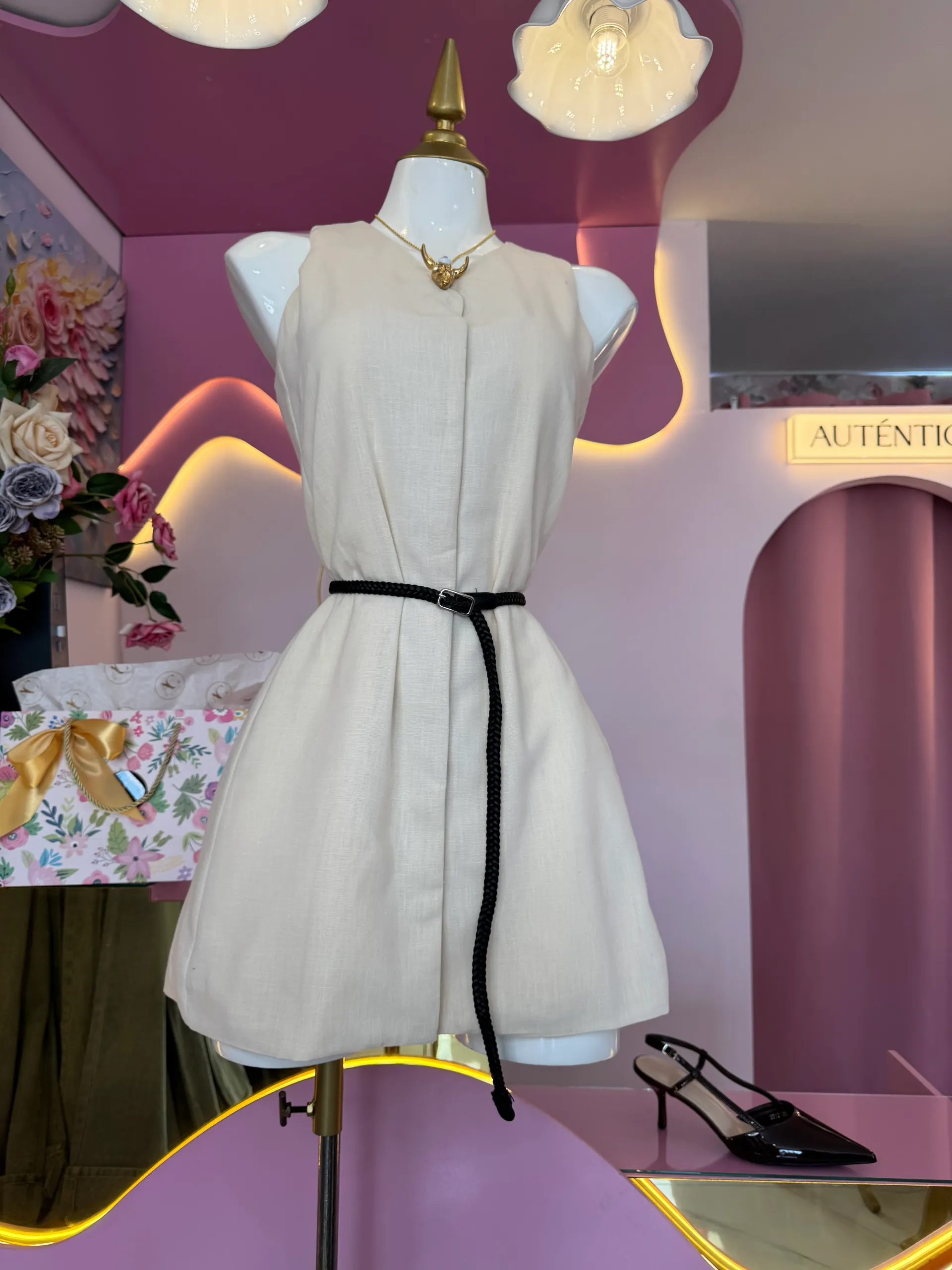 Vestido con cinto 