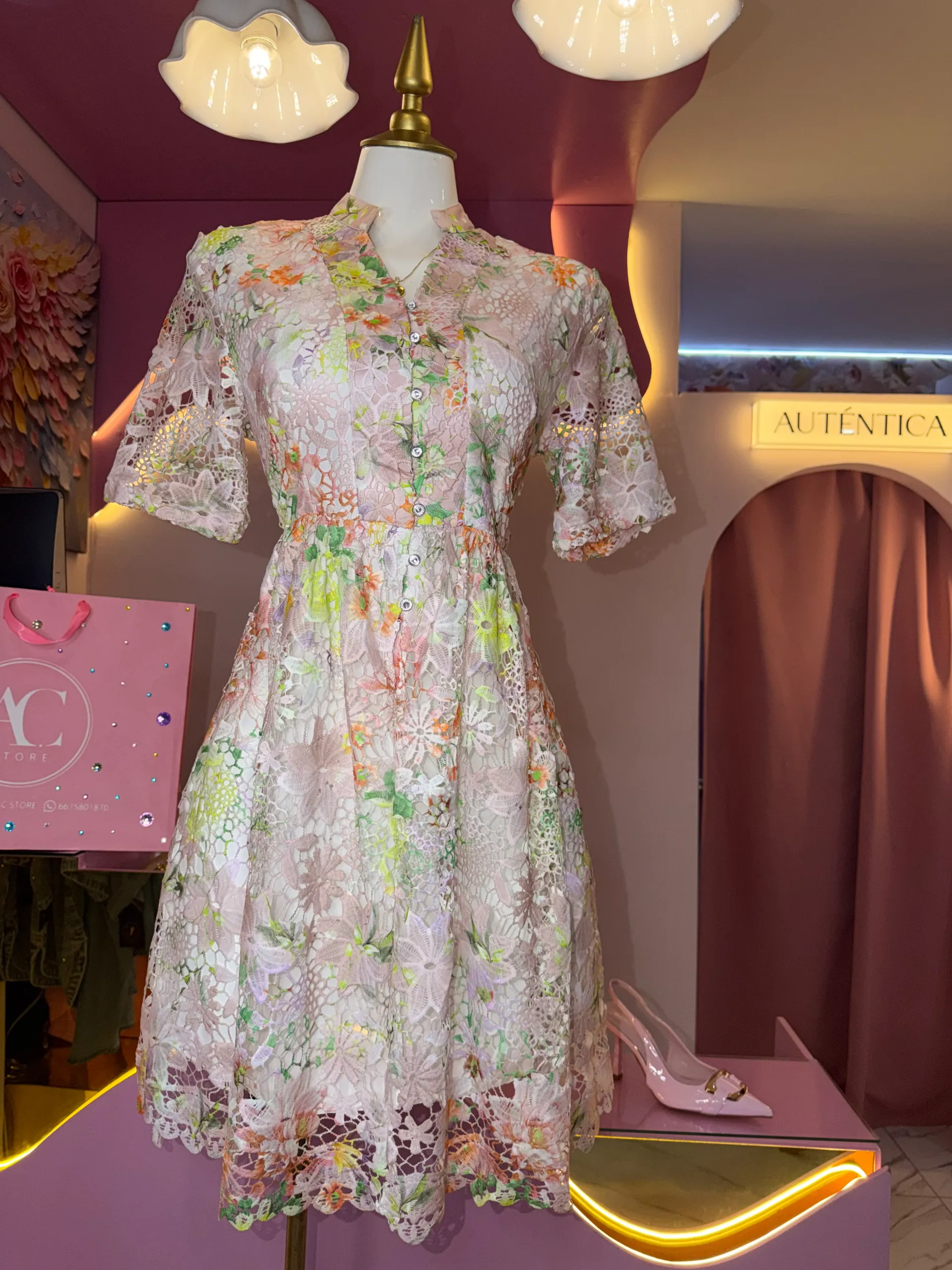 Vestido encaje floral 