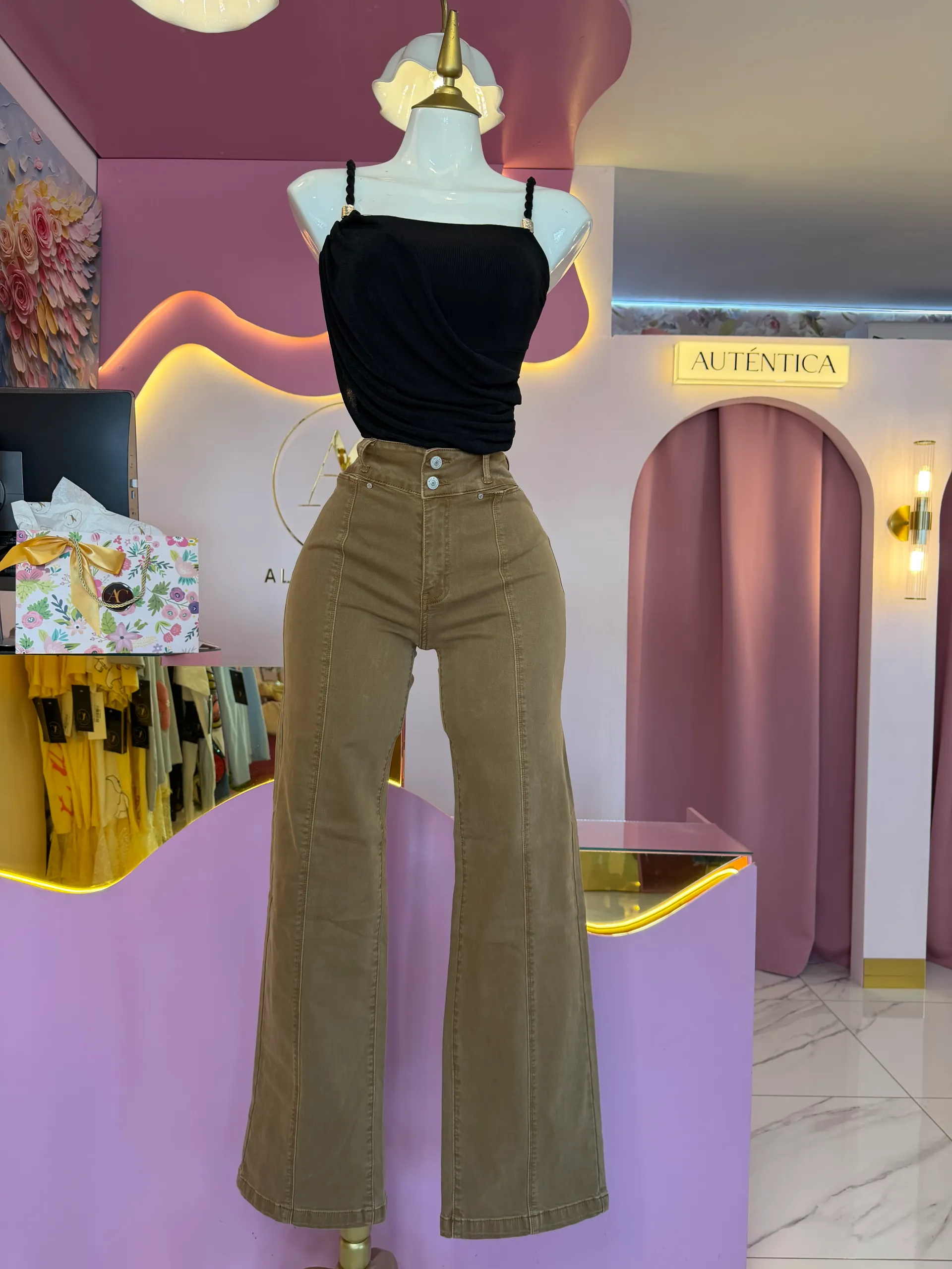 Pantalón café liso