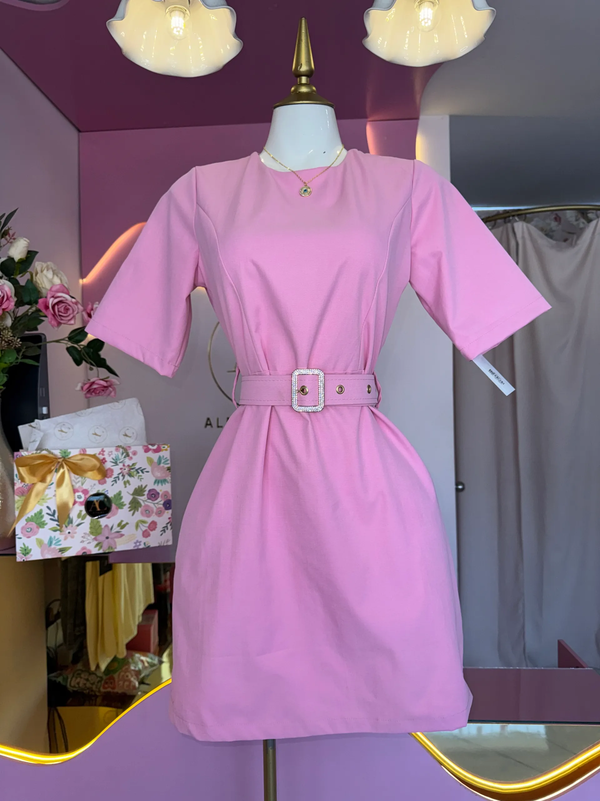 Vestido rosa cinturón 