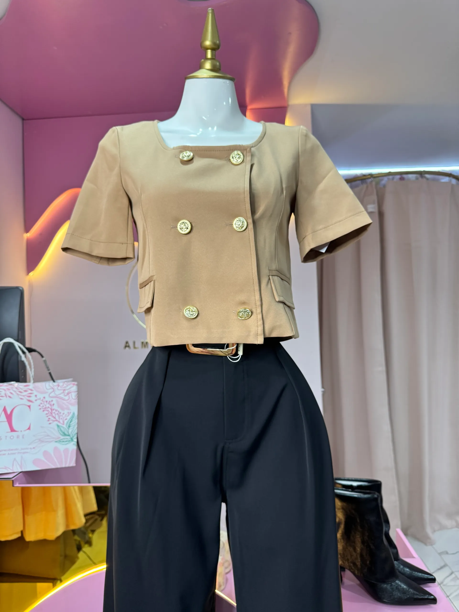 Blusa corta de botones